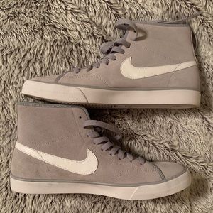 High Top Women's sz 10 NIKE Grey/White Sneakers